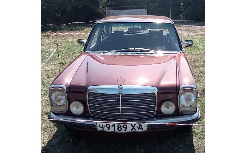 Mercedes-Benz W115 фото 6