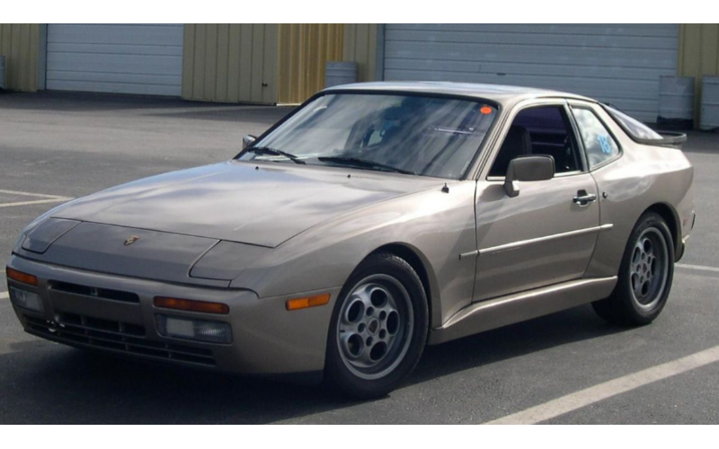 Porsche 944