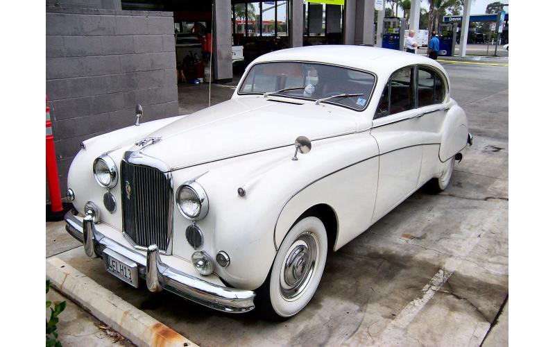 Jaguar Mark IX