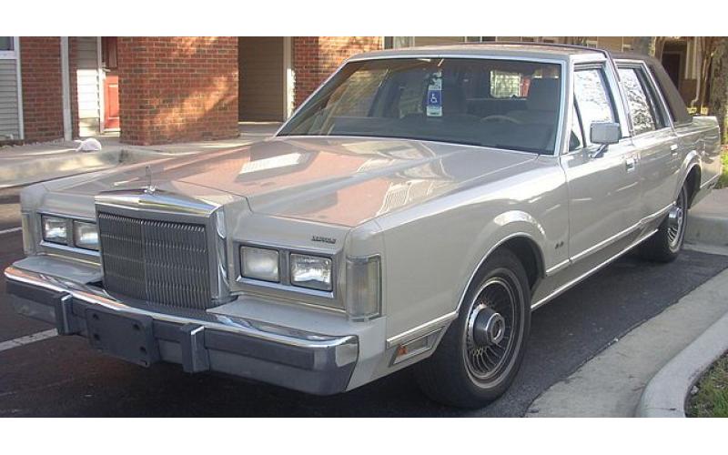 Lincoln Town Car 