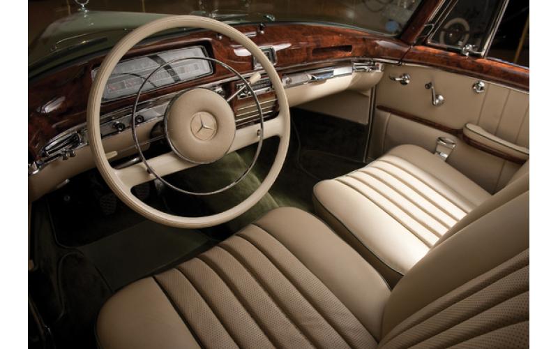 Mercedes-Benz 180 интеръер